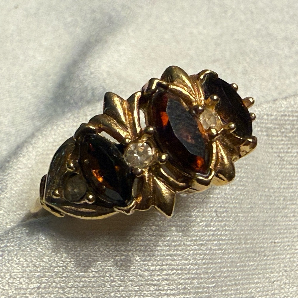 Avon 1973 Royal Occasion Smoky Topaz ring - Picture 3 of 13